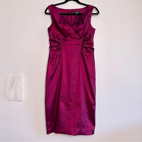 Adrianna Papell Dresses & Skirts - Adrianna Papell Magenta purple iridescent Side ruching Dress Sz 6